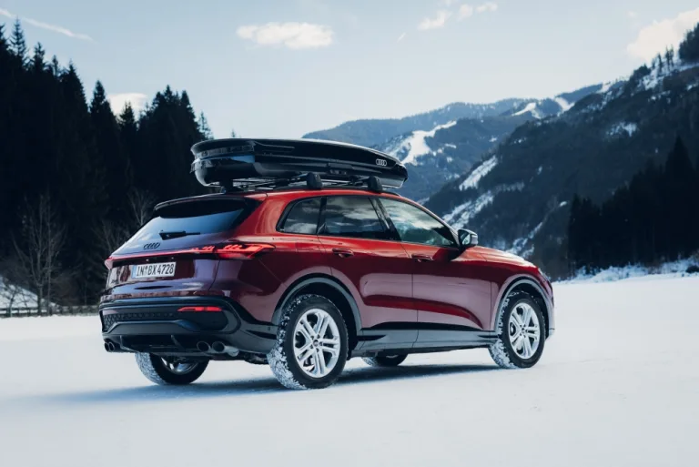 아우디 Q5 알프스 로드트립 시승기, Audi Q5 takes on the Alps for a winter adventure