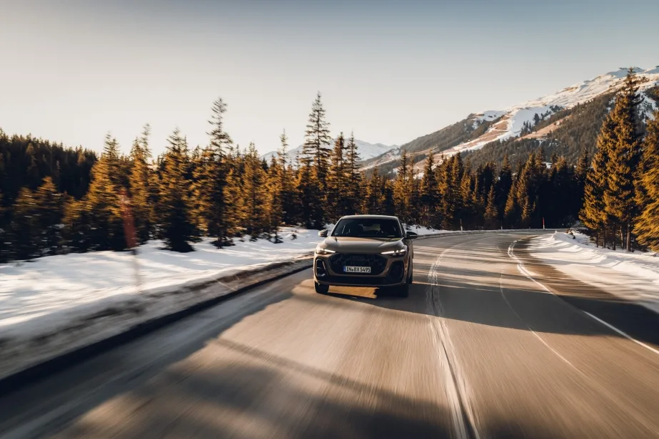 아우디 Q5 알프스 로드트립 시승기, Audi Q5 takes on the Alps for a winter adventure