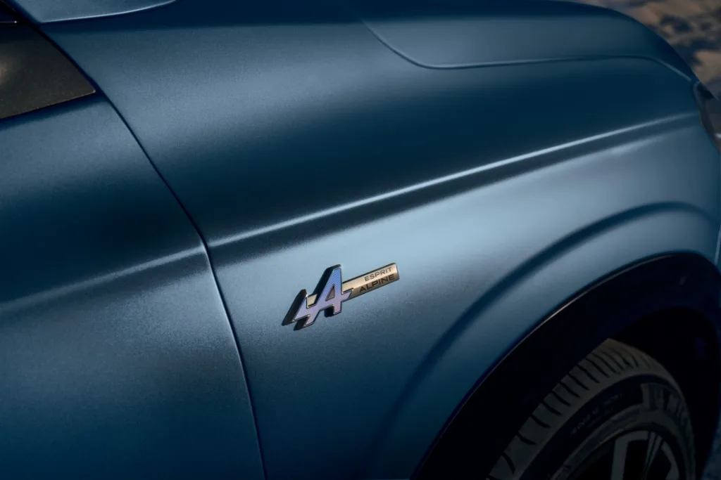 르노 주요 SUV, 구매 고객 85%가 최상위 트림 선택, 어떤 모델이? 6 Renault Espace full hybrid E Tech Esprit Alpine Slate Blue Satin https://mobilityground.com/wp-content/uploads/2026/04/Renault-Austral-Esprit-Alpine-Overseas-Blue.webp