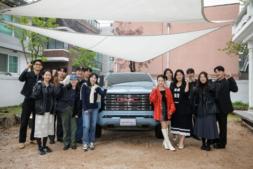 사진 1 GM 한국사업장 ‘CODE G Mission X 발대식 기념 단체 사진 https://mobilityground.com/wp-content/uploads/2026/04/사진-1-GM-한국사업장-‘CODE-G-Mission-X_발대식-기념-단체-사진.webp