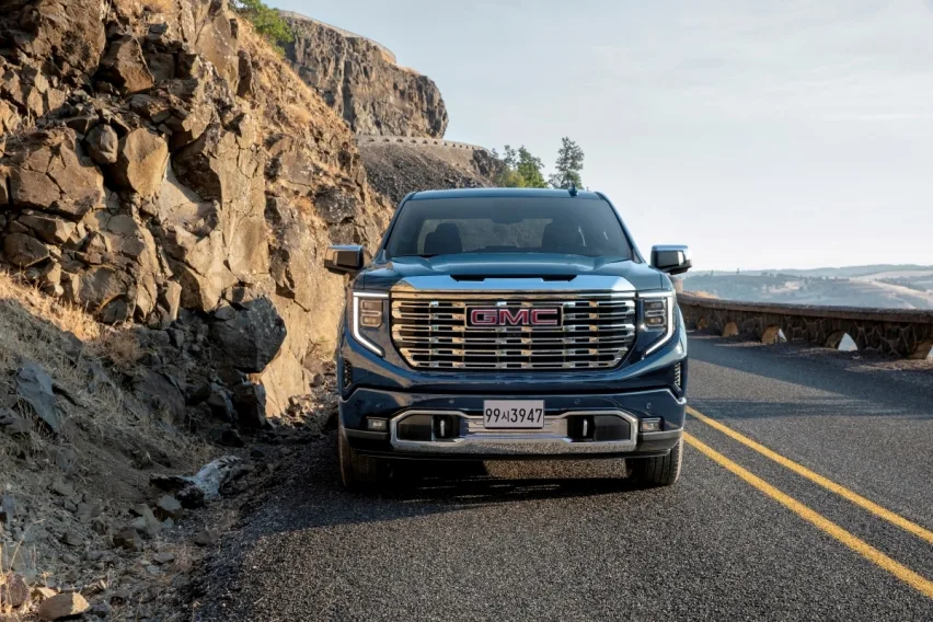 사진 2 GMC 2026년형 시에라Sierra 드날리 스칼렛 나이트 에디션 https://mobilityground.com/wp-content/uploads/2026/04/사진-1-GMC-2026년형-시에라Sierra-드날리-스칼렛-나이트-에디션.webp