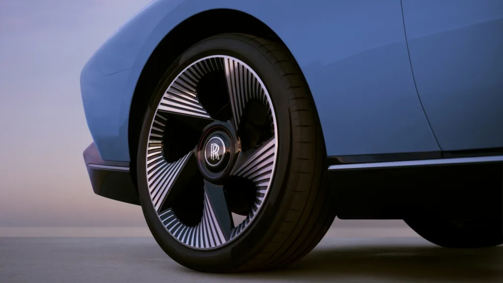 사진 롤스로이스 코치빌드 컬렉션 첫 모델 프로젝트 나이팅게일 6 https://mobilityground.com/wp-content/uploads/2026/04/사진-롤스로이스-코치빌드-컬렉션-첫-모델-프로젝트-나이팅게일-2.webp