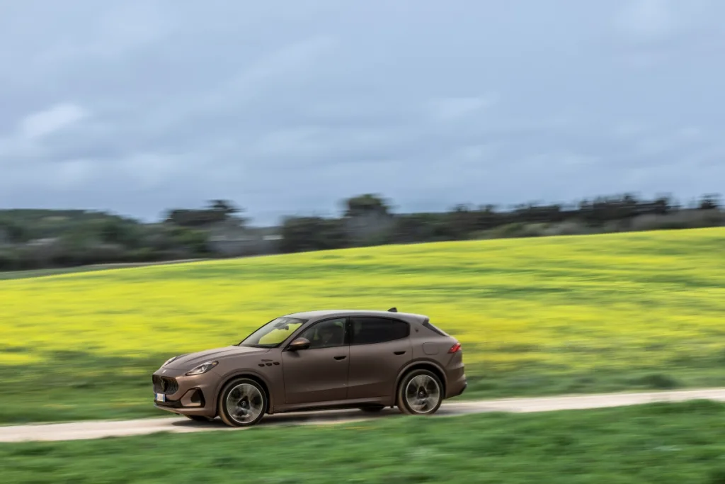 사진자료1 마세라티 럭셔리 SUV 그레칼레 https://mobilityground.com/wp-content/uploads/2026/04/사진자료2-마세라티-이탈리안-GT-그란투리스모.webp