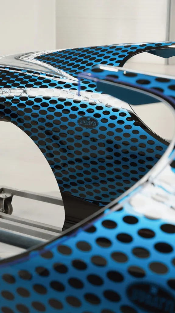 잠자리 날개를 하이퍼카에 옮겨놨다, 부가티 W16 미스트랄 '플라이 버그'의 충격적인 탄생, Bugatti unveils the W16 Mistral 'Fly Bug' – the latest Sur Mesure masterpiece
