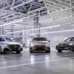 메르세데스-벤츠(Mercedes-Benz)가 지역 정치 대표들과 함께 진덜핑겐(Sindelfingen) 사이트에서 세 가지 새로운 최상위 모델인 S-클래스, 메르세데스-마이바흐 S클래스, EQS의 성공적인 생산 개시를 기념했다. Triple series launch at the Mercedes-Benz plant in Sindelfingen: Successful ramp-up of the facelifted S-Class, Mercedes-Maybach S-Class and the EQS