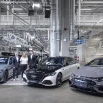 메르세데스-벤츠(Mercedes-Benz)가 지역 정치 대표들과 함께 진덜핑겐(Sindelfingen) 사이트에서 세 가지 새로운 최상위 모델인 S-클래스, 메르세데스-마이바흐 S클래스, EQS의 성공적인 생산 개시를 기념했다. Triple series launch at the Mercedes-Benz plant in Sindelfingen: Successful ramp-up of the facelifted S-Class, Mercedes-Maybach S-Class and the EQS