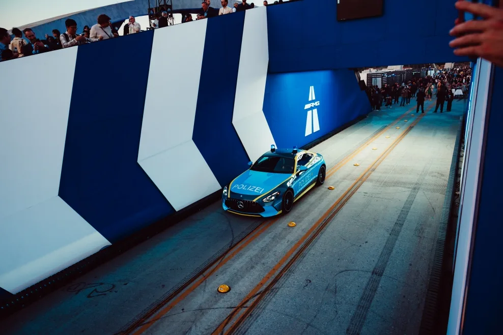 Mercedes-AMG GT 4-Door Coupé World Premiere Transforms LA's 6th Street Bridge 3 메르세데스-AMG GT 4도어 쿠페, World premiere of the new Mercedes-AMG GT 4-Door Coupé: Mercedes-AMG brings the Autobahn to Los Angeles
