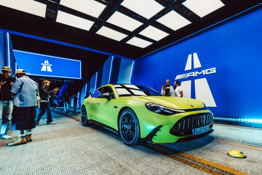 Mercedes-AMG GT 4-Door Coupé World Premiere Transforms LA's 6th Street Bridge 4 메르세데스-AMG GT 4도어 쿠페, World premiere of the new Mercedes-AMG GT 4-Door Coupé: Mercedes-AMG brings the Autobahn to Los Angeles