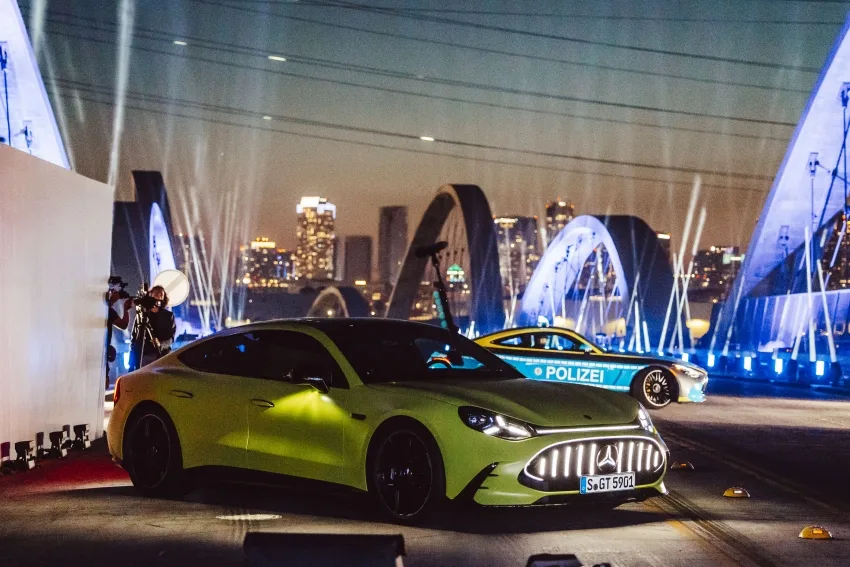 Mercedes-AMG GT 4-Door Coupé World Premiere Transforms LA's 6th Street Bridge 2 메르세데스-AMG GT 4도어 쿠페, World premiere of the new Mercedes-AMG GT 4-Door Coupé: Mercedes-AMG brings the Autobahn to Los Angeles