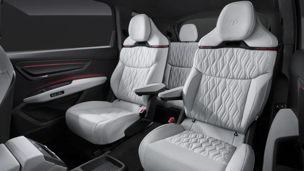 아우디 Q9, Elegance and space: a first look inside the new Audi Q9