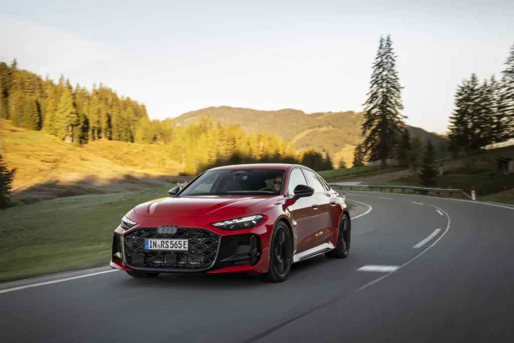 아우디 RS 5, The new Audi RS 5: cross-site engine development