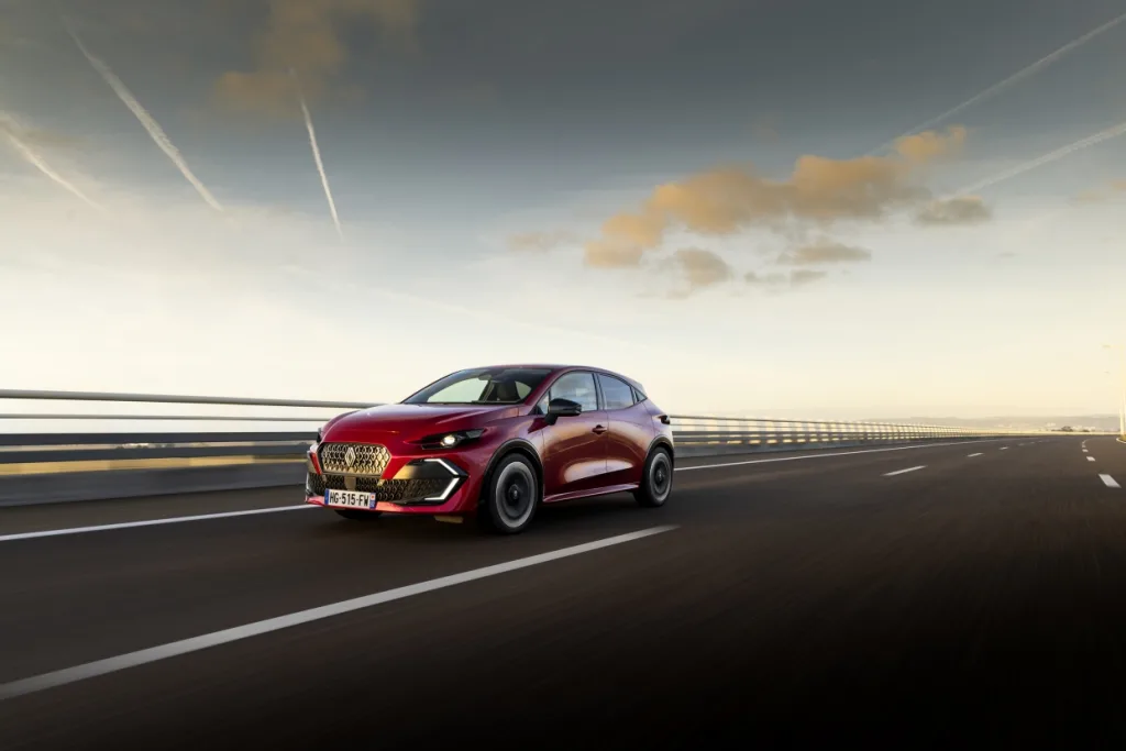 Clio Techno Eco G 120 hp EDC https://mobilityground.com/wp-content/uploads/2026/05/Clio-Techno-Eco-G-120-hp-EDC-3.webp