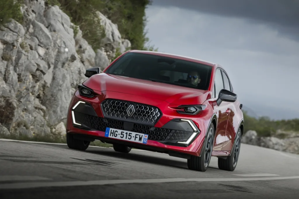 Clio Techno Eco G 120 hp EDC 3 https://mobilityground.com/wp-content/uploads/2026/05/Clio-Techno-Eco-G-120-hp-EDC-3.webp