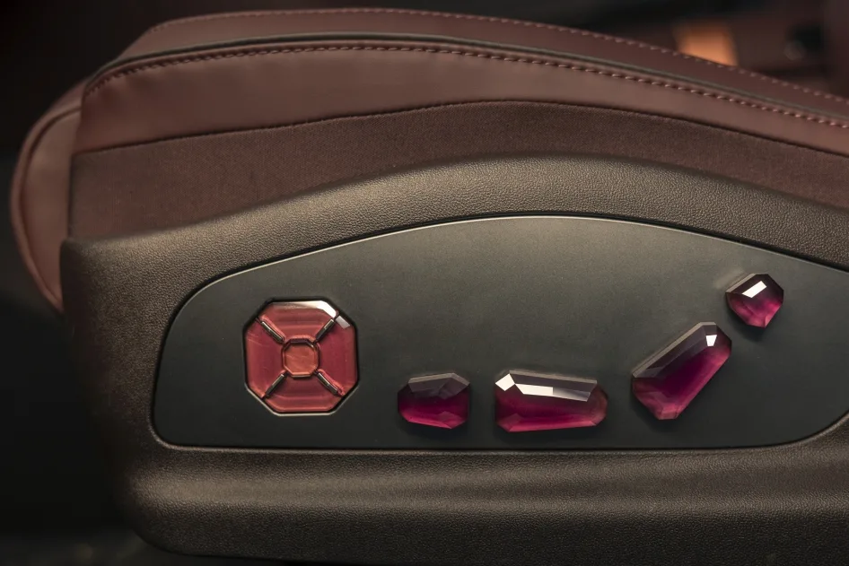 DENZA Chopard Z9GT Details 4 https://mobilityground.com/wp-content/uploads/2026/05/DENZA-Chopard-Z9GT.webp