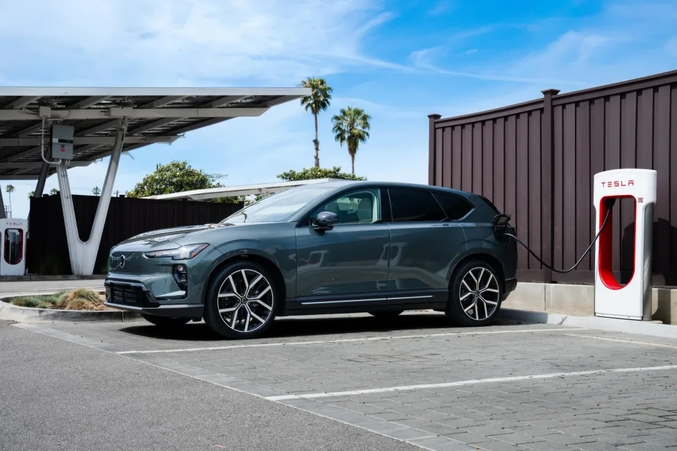 한국도 포함, 볼보 2029년까지 NACS 전환으로 테슬라 슈퍼차저 개방 예정 1 Fast charging gets even easier for all electric Volvo drivers 1 https://mobilityground.com/wp-content/uploads/2026/05/Fast-charging-gets-even-easier-for-all-electric-Volvo-drivers-1.webp
