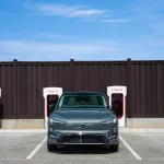 볼보 전기차, 테슬라 슈퍼차저 사용 가능, Fast charging gets even easier for all-electric Volvo drivers
