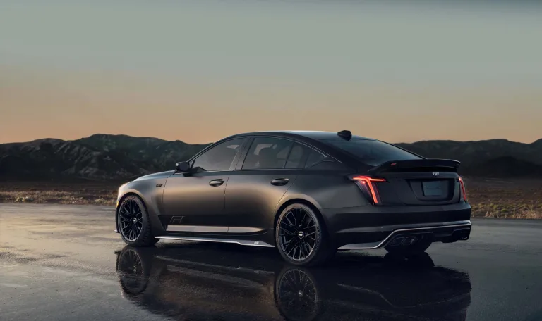 캐딜락 CTS-V 블랙윙, Blackwing hits the track: Introducing the Cadillac CT5-V Blackwing F1® Collector Series
