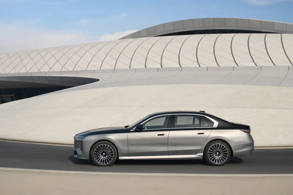 BMW 7시리즈, In the new BMW 7 Series, progressive luxury and the pioneering technologies of the Neue Klasse come together to create a unique driving experience.