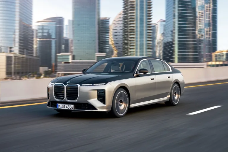 BMW 7시리즈, In the new BMW 7 Series, progressive luxury and the pioneering technologies of the Neue Klasse come together to create a unique driving experience.
