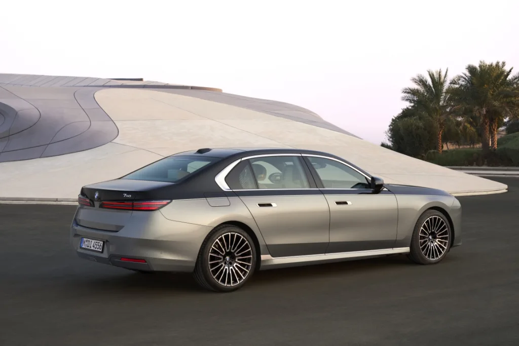 BMW 7시리즈, In the new BMW 7 Series, progressive luxury and the pioneering technologies of the Neue Klasse come together to create a unique driving experience.