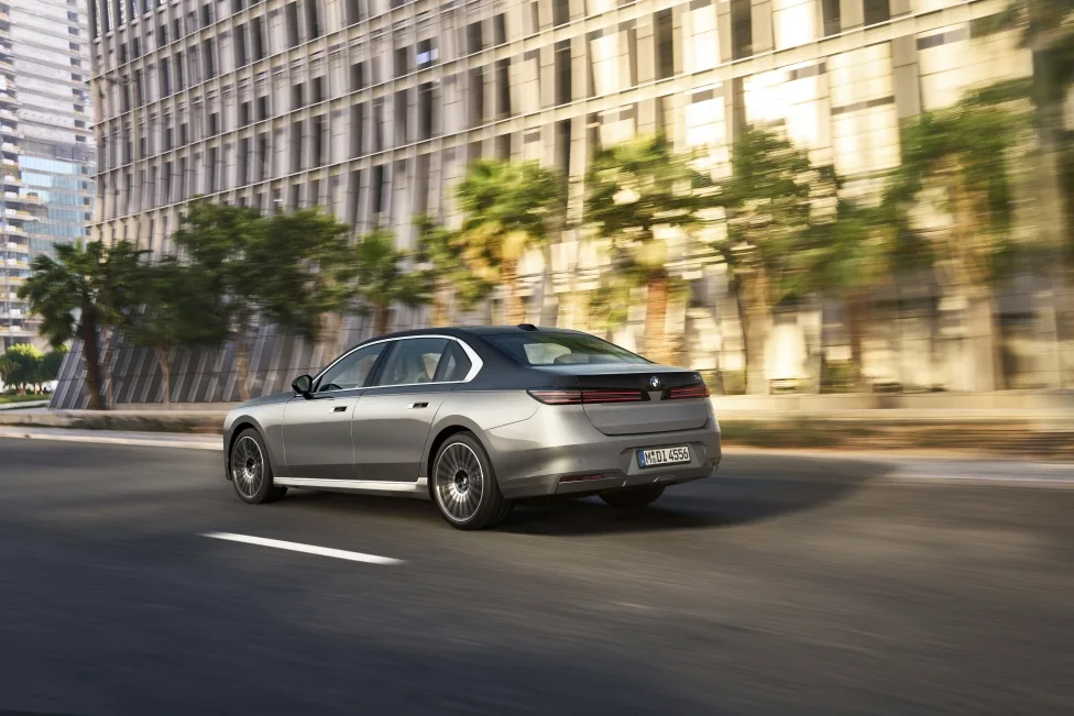 BMW 7시리즈, In the new BMW 7 Series, progressive luxury and the pioneering technologies of the Neue Klasse come together to create a unique driving experience.