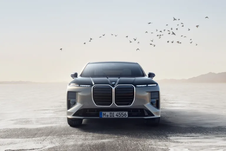 BMW 7시리즈, In the new BMW 7 Series, progressive luxury and the pioneering technologies of the Neue Klasse come together to create a unique driving experience.