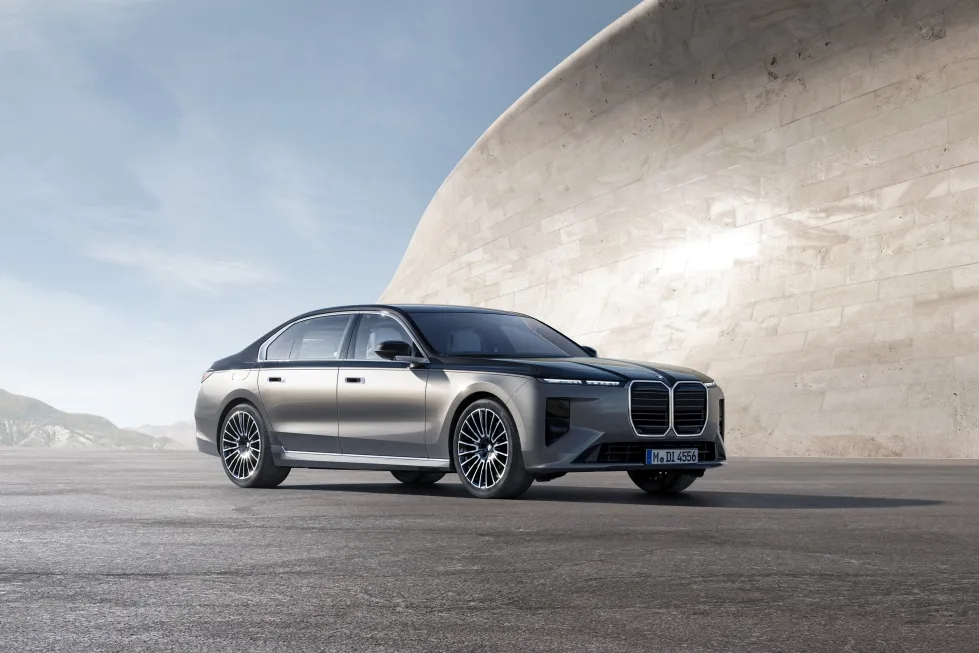 BMW 7시리즈, In the new BMW 7 Series, progressive luxury and the pioneering technologies of the Neue Klasse come together to create a unique driving experience.