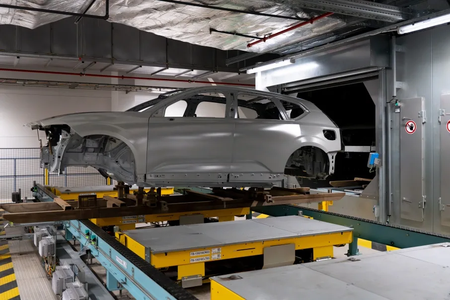볼보 EX60, Volvo Cars starts production of game-changing EX60 electric SUV