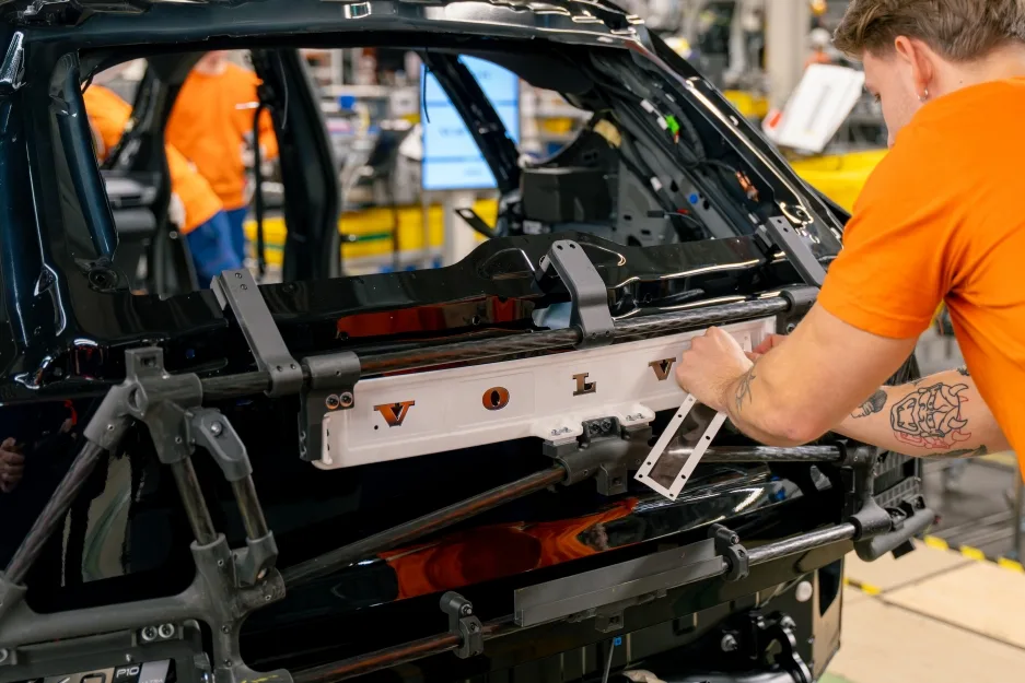 Volvo EX60 Start of Production 6 https://mobilityground.com/wp-content/uploads/2026/05/20260422_EX60_Hero_KDW001.webp