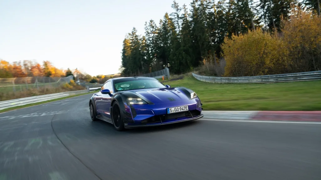 포르쉐 타이칸 터보 GT 만타이 키트 바이작 패키지 뉘르부르크링, Taycan Turbo GT with Manthey Kit sets new record with a time of 06:55.533 minutes