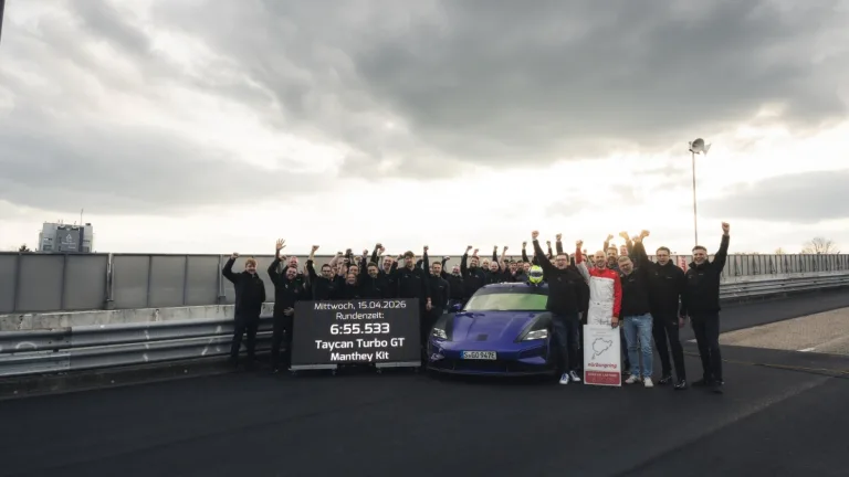 포르쉐 타이칸 터보 GT 만타이 키트 바이작 패키지 뉘르부르크링, Taycan Turbo GT with Manthey Kit sets new record with a time of 06:55.533 minutes