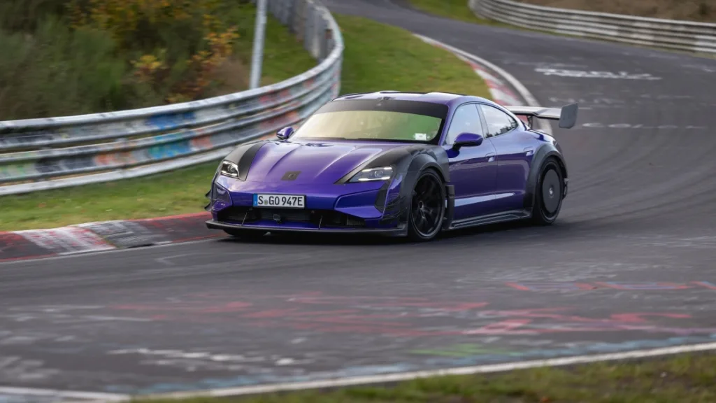 포르쉐 타이칸 터보 GT 만타이 키트 바이작 패키지 뉘르부르크링, Taycan Turbo GT with Manthey Kit sets new record with a time of 06:55.533 minutes