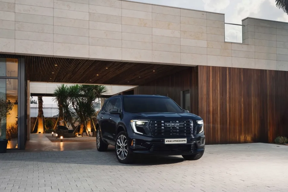 사진 3 GMC ‘아카디아 https://mobilityground.com/wp-content/uploads/2026/05/사진-1-캐딜락-2026-더-뉴-에스컬레이드-ESV.webp