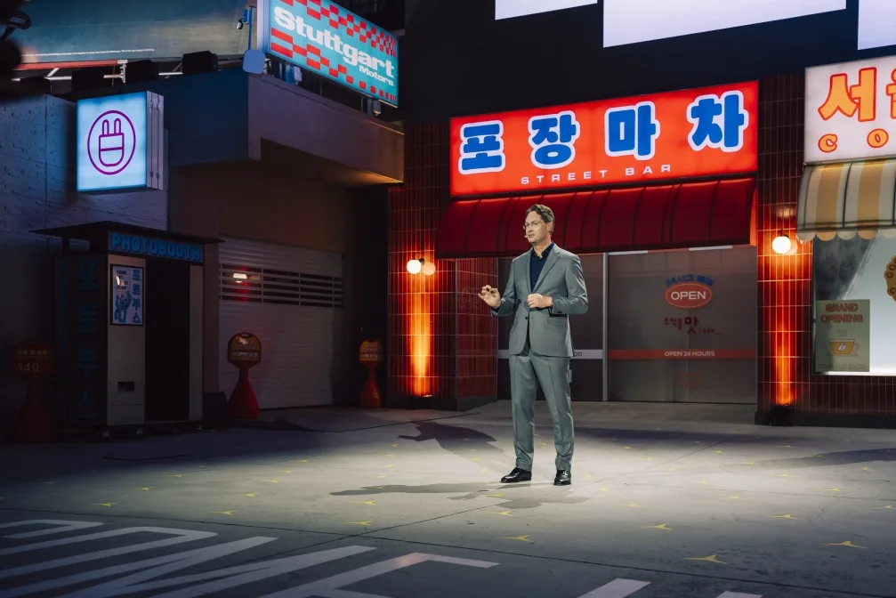 사진 4 디 올 뉴 일렉트릭 C 클래스 월드 프리미어 현장 이미지 https://mobilityground.com/wp-content/uploads/2026/04/사진-1-디-올-뉴-일렉트릭-C-클래스-월드-프리미어-현장-이미지.webp