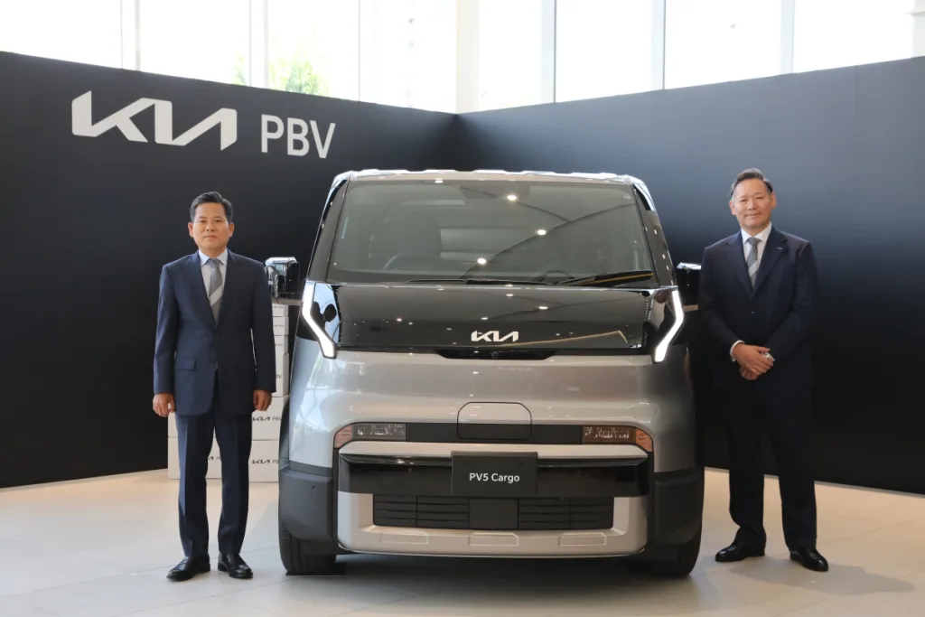 "2026 세계 올해의 밴·왓 카 3관왕" 기아 PV5, 일본 시장 진출 1 사진1 기아 PV5 일본 시장 출시 https://mobilityground.com/wp-content/uploads/2026/05/사진1-기아-PV5-일본-시장-출시.webp