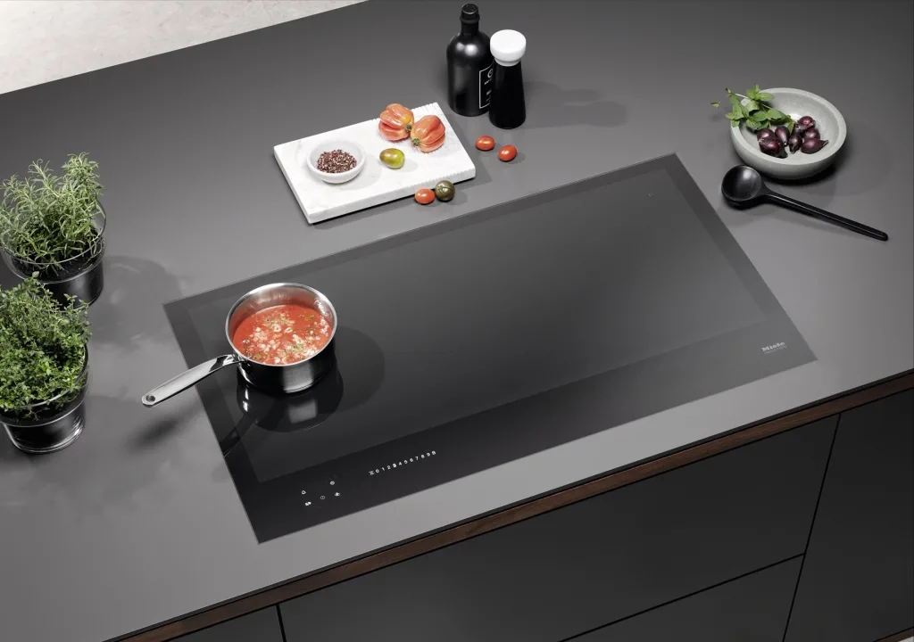 사진2 밀레 ‘풀서피스 인덕션 제품 이미지 https://mobilityground.com/wp-content/uploads/2026/05/사진1-밀레-‘풀서피스-인덕션-제품-이미지.webp