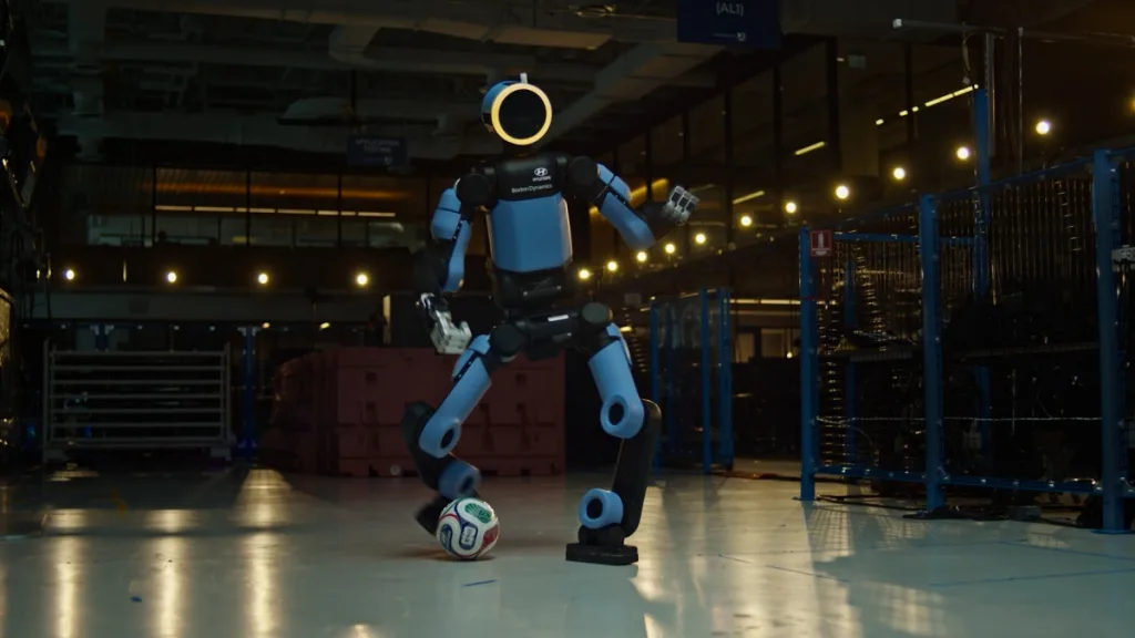 Atlas Robot Learns Football Skills in Five-Part Episodic Series for World Cup 2026 3 사진3 현대차 FIFA 월드컵 2026™ 기념해 아틀라스의 축구 도전기 담은 캠페인 공개 https://mobilityground.com/wp-content/uploads/2026/05/사진1-현대차-FIFA-월드컵-2026™-기념해-아틀라스의-축구-도전기-담은-캠페인-공개.webp