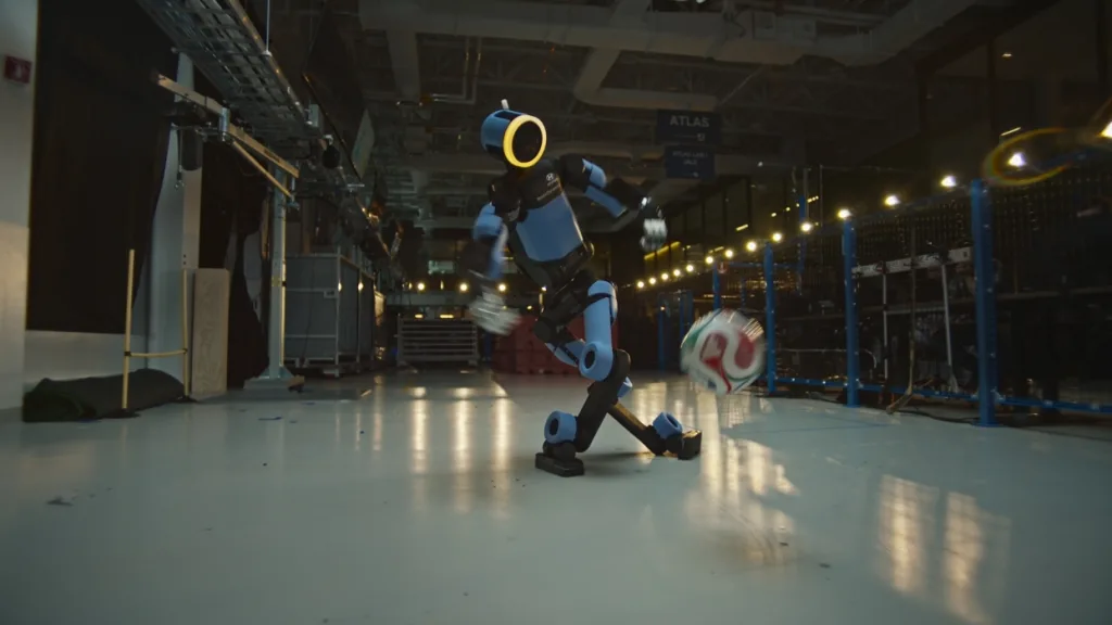 Atlas Robot Learns Football Skills in Five-Part Episodic Series for World Cup 2026 4 사진4 현대차 FIFA 월드컵 2026™ 기념해 아틀라스의 축구 도전기 담은 캠페인 공개 https://mobilityground.com/wp-content/uploads/2026/05/사진1-현대차-FIFA-월드컵-2026™-기념해-아틀라스의-축구-도전기-담은-캠페인-공개.webp
