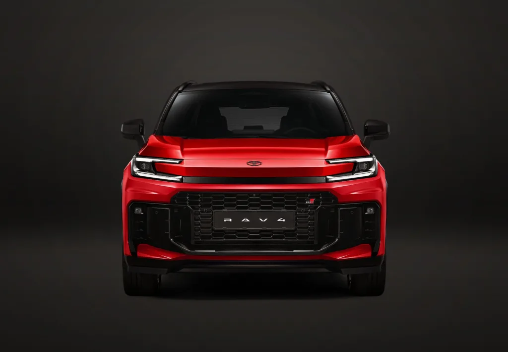 4,927만원부터 시작한다, 올 뉴 RAV4가 던진 가격표 5 01 올 뉴 RAV4 PHEV GR S 전용 프런트 범퍼 라디에이터 그릴 https://mobilityground.com/wp-content/uploads/2026/06/토요타-올-뉴-RAV4-현장-전시-차량_01-scaled.webp