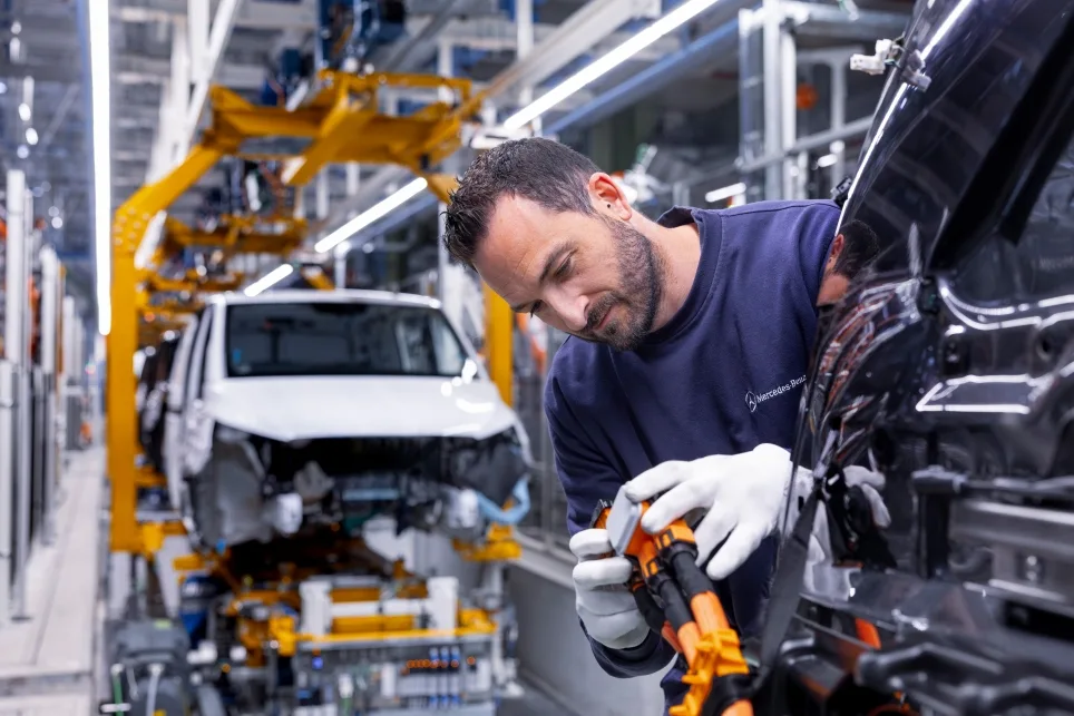 Mercedes-Benz VLE Enters Series Production in Vitoria: 800-Volt Tech, 700+ km Range and Up to Eight Seats 3 메르세데스-벤츠 VLE, Digital, efficient and future-oriented: Vitoria plant starts series production of the VLE