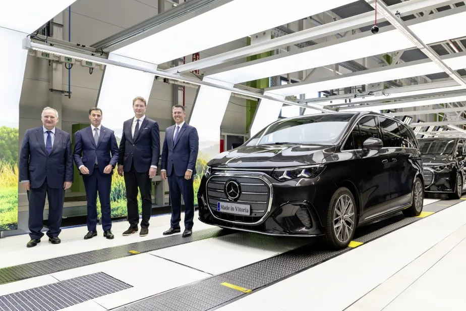 Mercedes-Benz VLE Enters Series Production in Vitoria: 800-Volt Tech, 700+ km Range and Up to Eight Seats 5 메르세데스-벤츠 VLE, Digital, efficient and future-oriented: Vitoria plant starts series production of the VLE