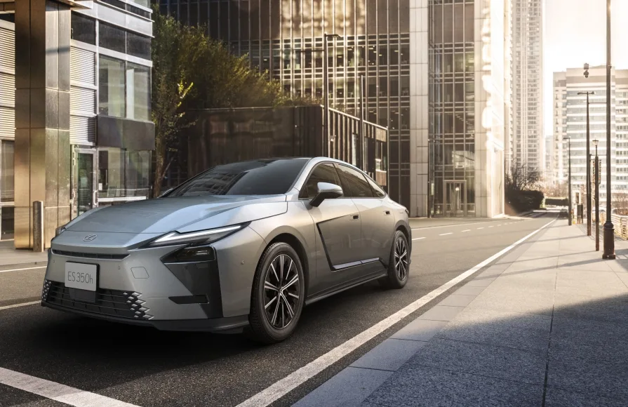 New Lexus ES Revealed: 8th-Generation Sedan with HEV and BEV, 670 km Range and World-First Tech 2 렉서스 ES, LEXUS、新型「ES」を発売, Lexus Launches All-New Eighth-Generation ES with HEV and BEV Powertrains, Lexus ES