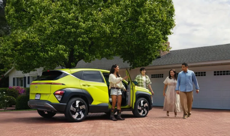 현대차 코나, 현대자동차 코나, Hyundai’s New Hispanic Marketing Campaign for the 2026 Kona Gives “No Inventes” a Whole New Meaning
