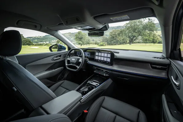 더 뉴 아우디 Q3 출시, 역동적이며 감성적 프리미엄 SUV 3 A251601 small https://mobilityground.com/wp-content/uploads/2026/06/사진-1_아우디-코리아-프리미엄-컴팩트-SUV-‘더-뉴-아우디-Q3-출시.webp