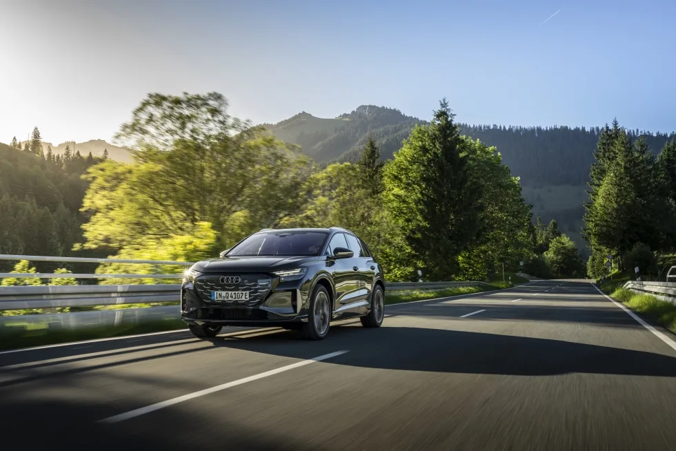 아우디 Q4 e-트론, The right car for any situation: the Audi Q4 e-tron takes to the streets