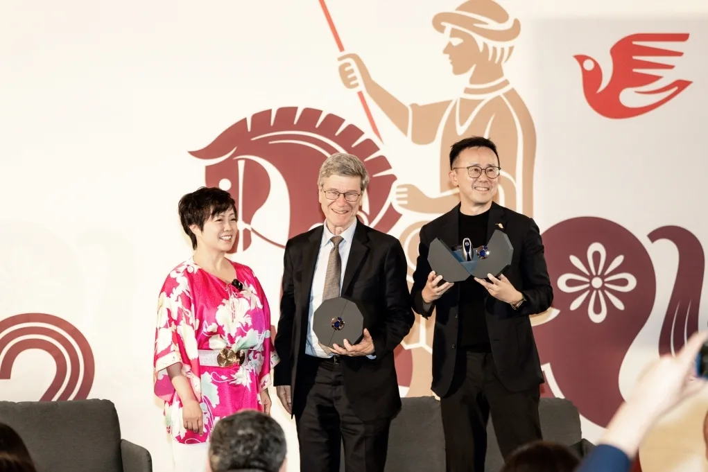 Group photo of Stella Li Professor Jeffrey Sachs and Patrick Zhong https://mobilityground.com/wp-content/uploads/2026/06/DENZA-Z9GT.webp