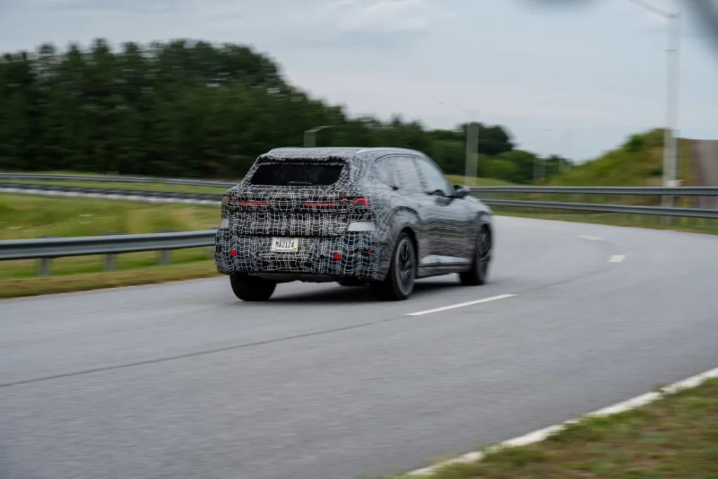 신형 BMW X5, 가솔린·디젤·PHEV·전기·수소를 모두 품은 SAV 6 P90645291 highRes the new bmw x5 proto https://mobilityground.com/wp-content/uploads/2026/06/P90645286_highRes_the-new-bmw-x5-proto.webp