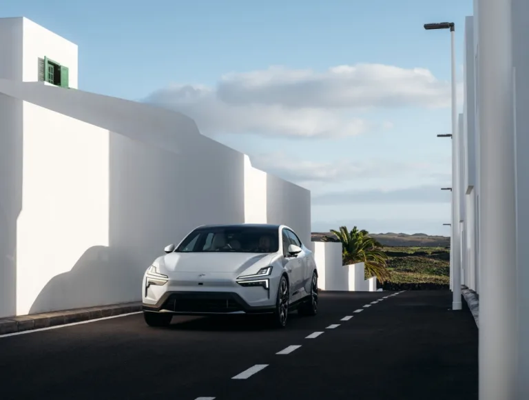 폴스타 4 쿠페, Latest Polestar 4 coupé available for order – raises the bar on driving dynamics and sustainability