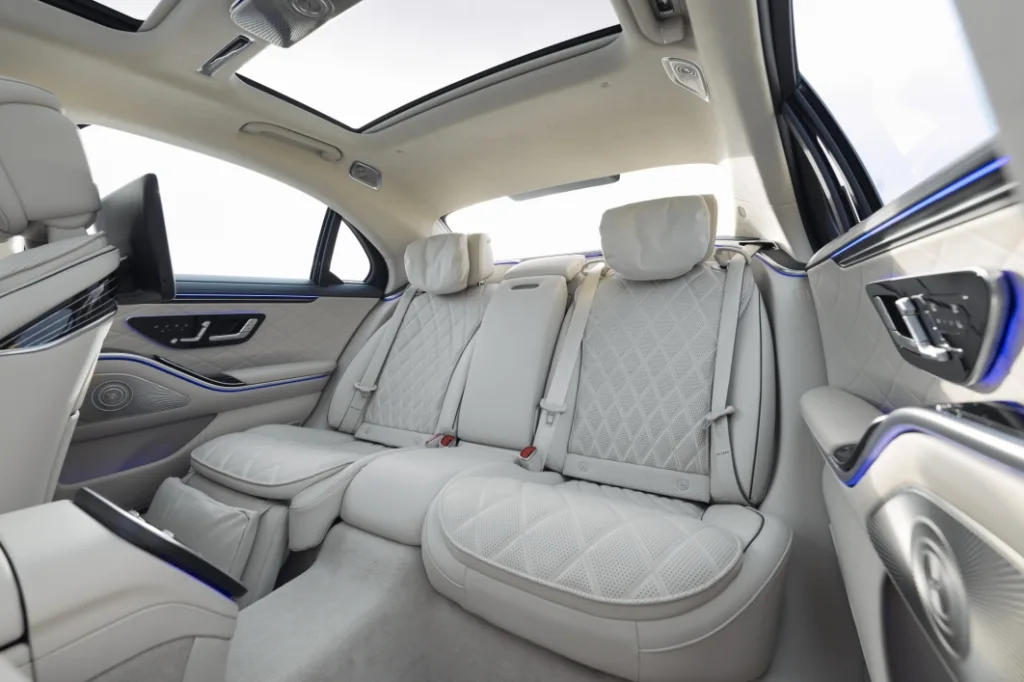 사진 4 더 뉴 메르세데스 벤츠 S 클래스 인테리어 https://mobilityground.com/wp-content/uploads/2026/06/사진-1-더-뉴-메르세데스-벤츠-S-클래스.webp