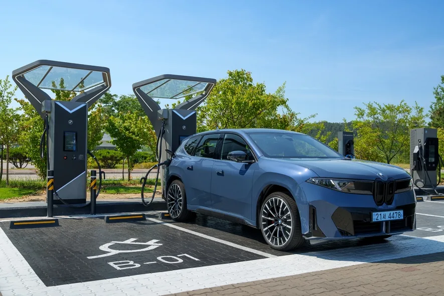 사진 BMW 그룹 코리아 국내 최초로 공용 400kW 초급속 충전기 설치 1 https://mobilityground.com/wp-content/uploads/2026/06/사진-BMW-그룹-코리아-국내-최초로-공용-400kW-초급속-충전기-설치-2.webp